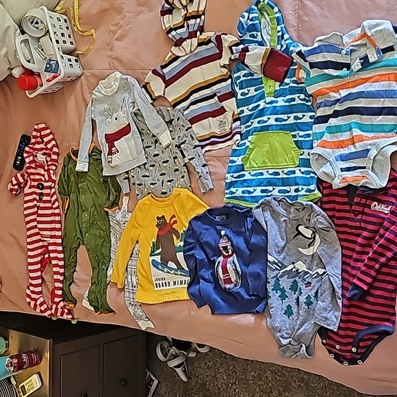 STUNNING BULK BRANDED BOYS 12 TO 24 MONTHS CLOTHES SET - Picture 1 of 10